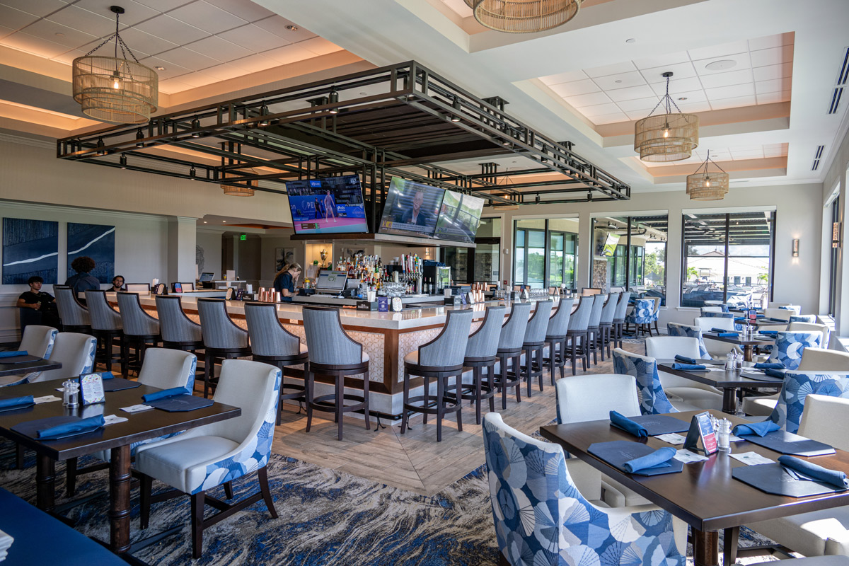 Dining at Heritage Oaks